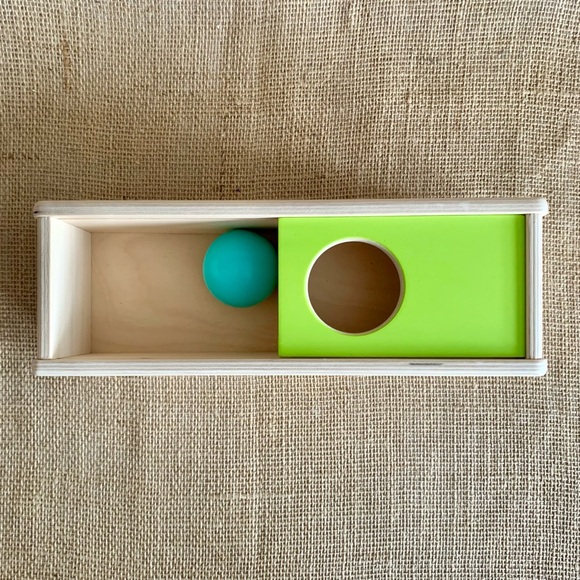 LOVEVERY Hide and Seek Ball Balance Toy from The Thinker Playkit 11-12 Months - Picture 3 of 12